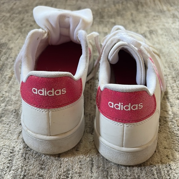 Adidas White Sneakers with Pink sparkle stripes - Classic - women’s size 7 - Picture 8 of 8
